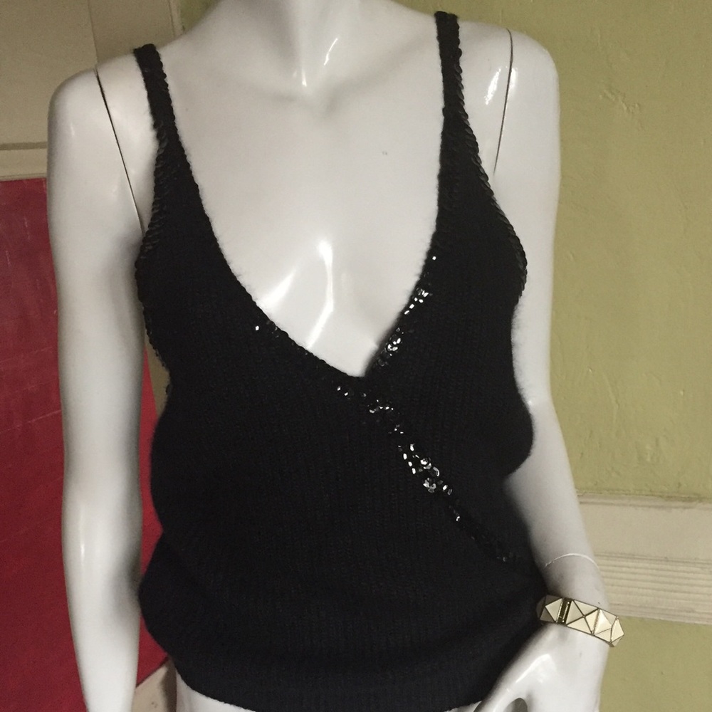 Pronto Moda lowcut top